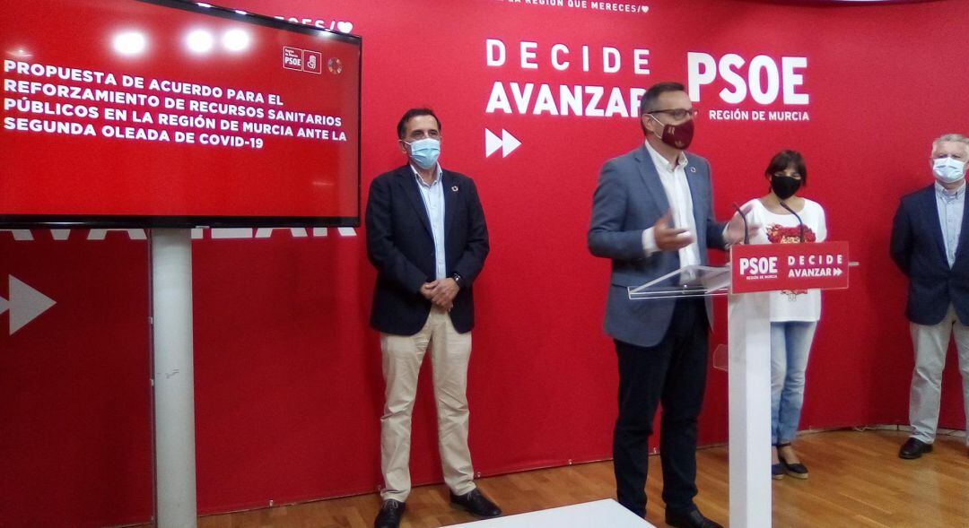 Diego Conesa durante la rueda de prensa en la sede regional del PSOE