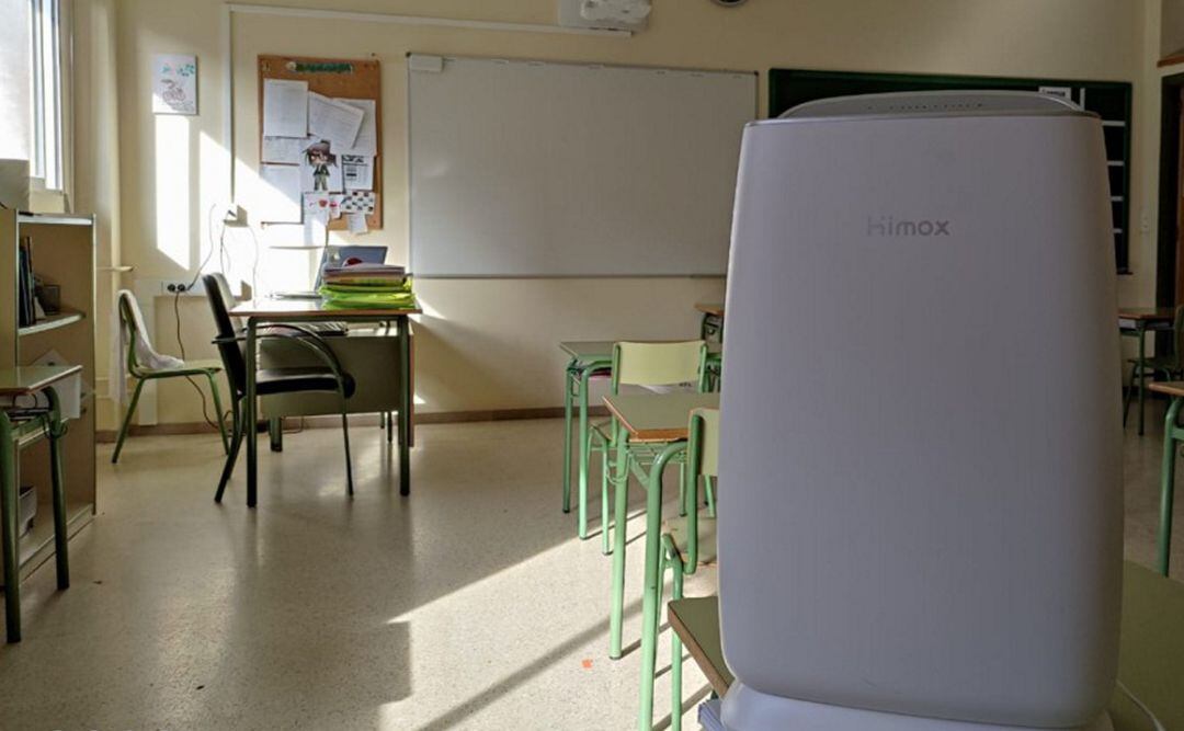 Imagen de archivo de un purificador en un aula