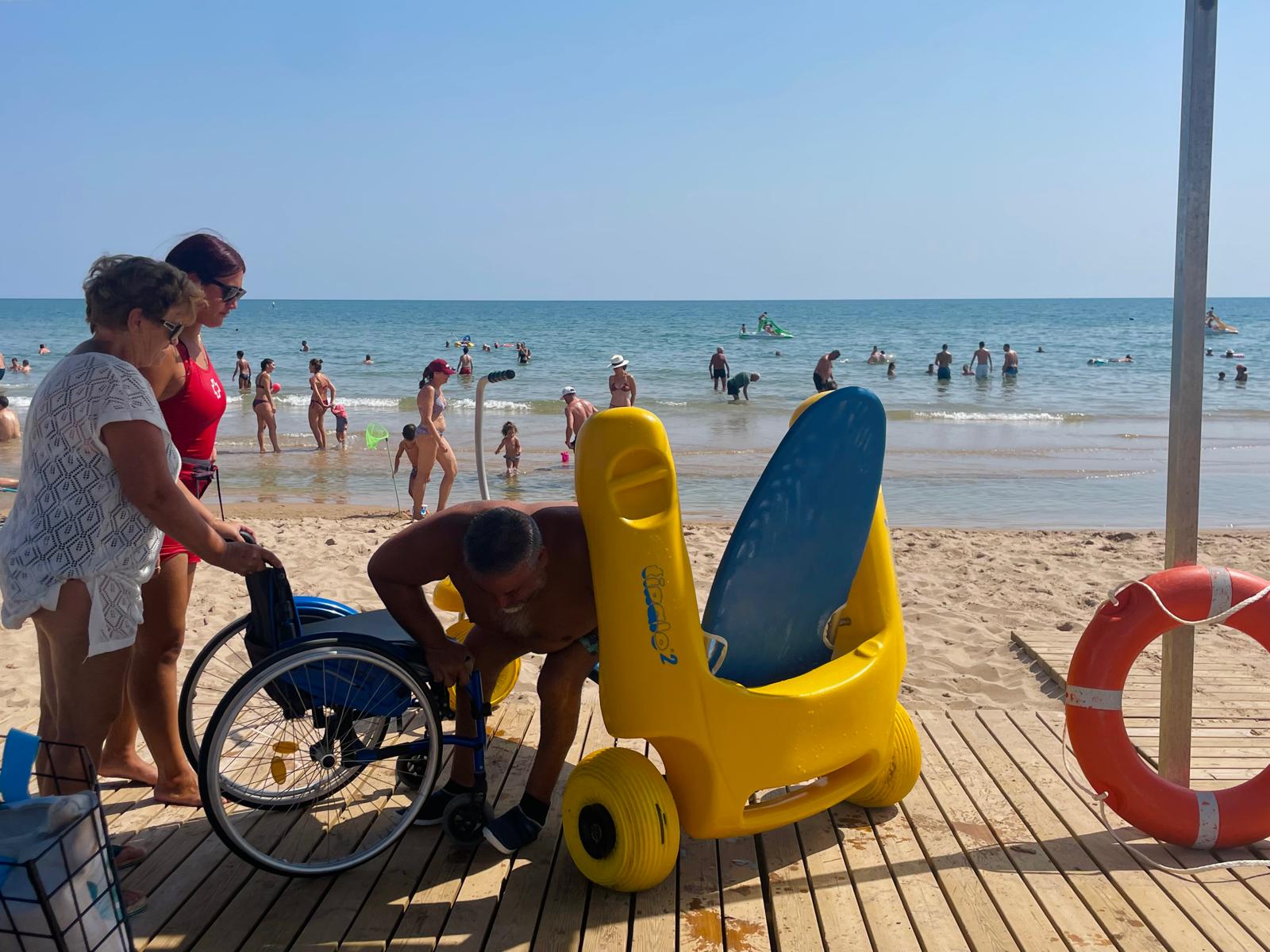 Punto accesible en la playa de Daimús