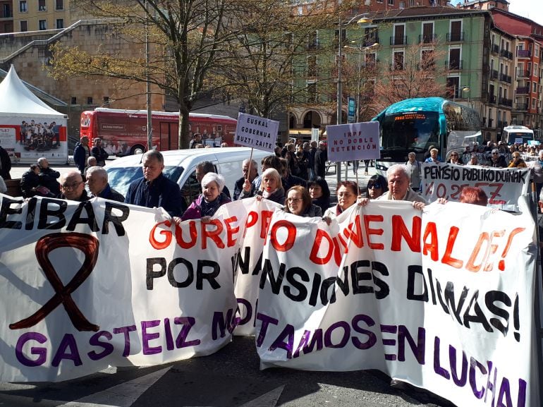 Una de las pancartas mostradas en la manifestación que acogió Eibar el pasado 17 de marzo