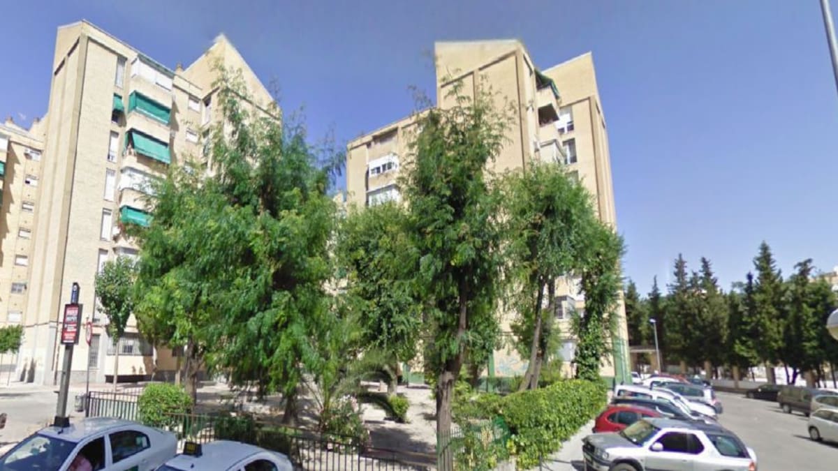 Evacuada al hospital una mujer tras el incendiarse su cocina