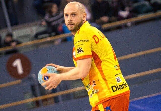 Diego Camino con la camiseta del Villa de Aranda en ASOBAL