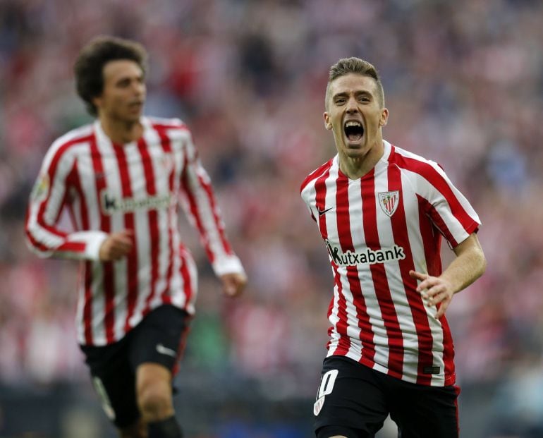 El jugador del Athletic de Bilbao Iker Muniain celebra el gol del empate ante la Real Sociedad.