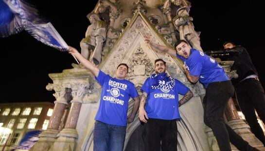 La noche fue larga en Leicester con la celebración de la Premier League.