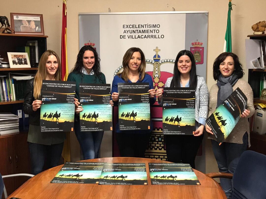 Gemma Caparrós, Gema Ruzafa, Maria Espinar, Pilar Mesa y Rocío Marcos, en la presentación del cartel en el ayuntamiento