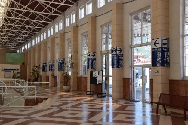 Interior de la estación de autobuses de Alcoy