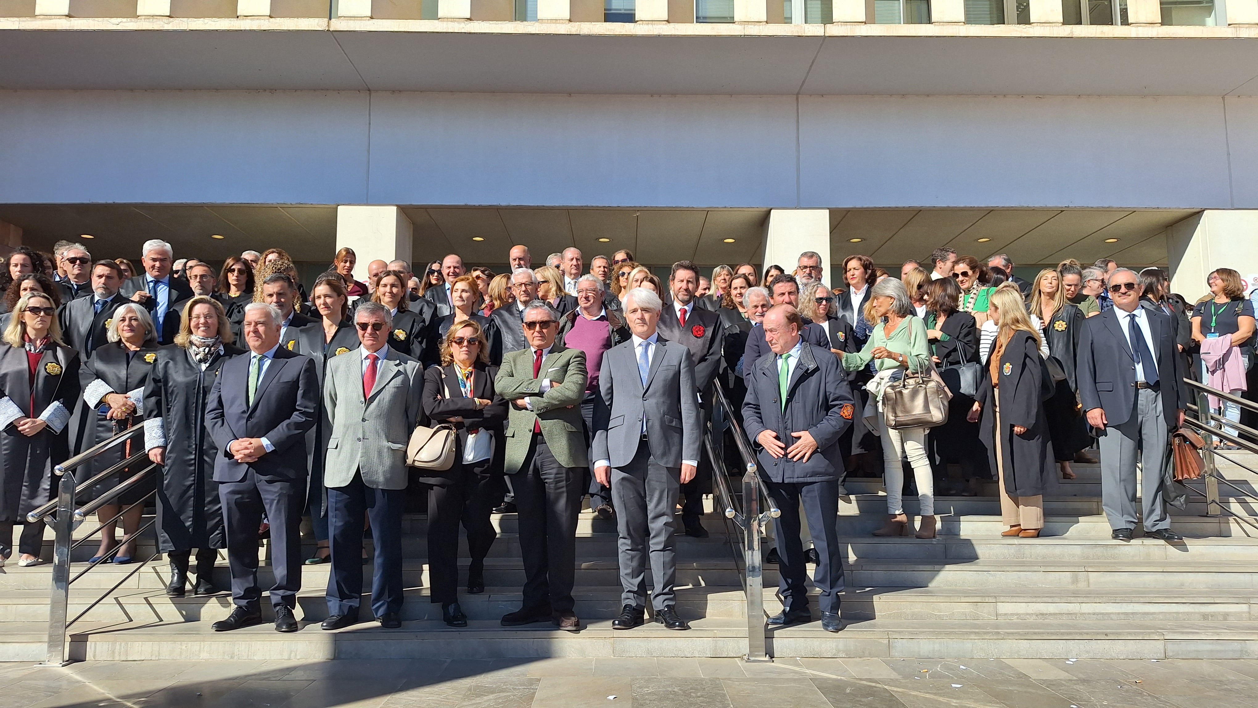 Los operadores judiciales concentrados este mediodía en la Ciudad de la Justicia de Málaga