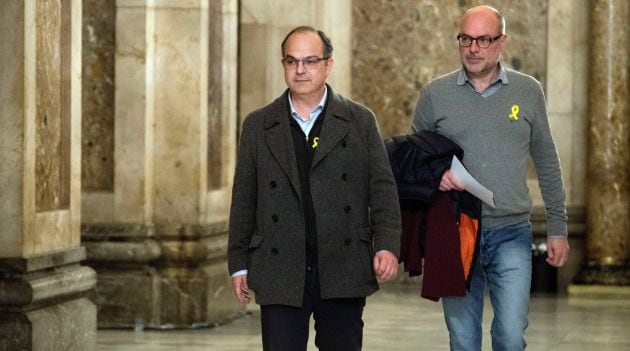 El posible nuevo candidato a la presidencia de la Generalitat, Jordi Turull (i), junto a Pep Riera (d)