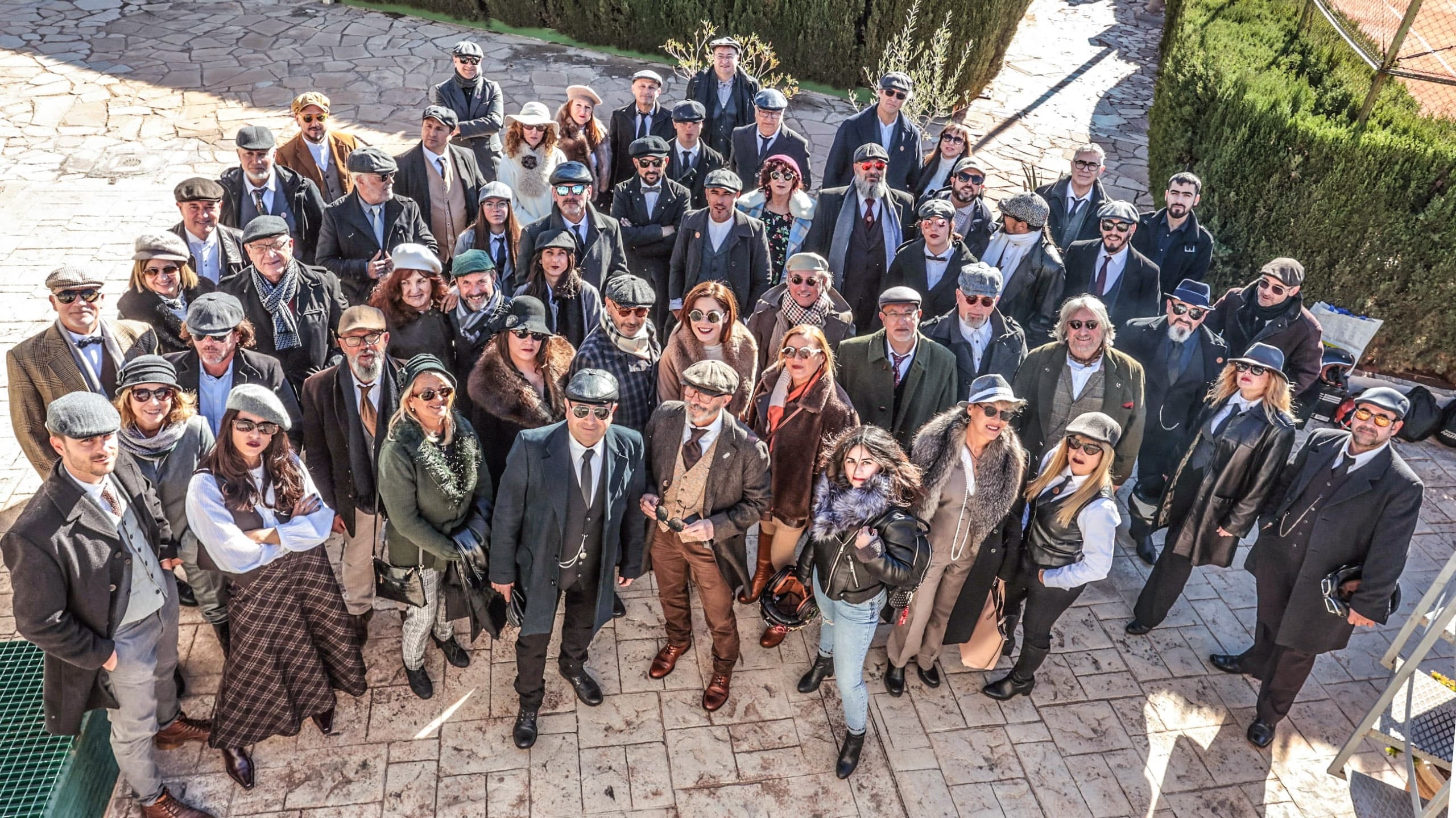 El grupo Café Racer se viste de la mítica banda de gangsters que protagoniza la serie &quot;Peaky Blinders&quot;