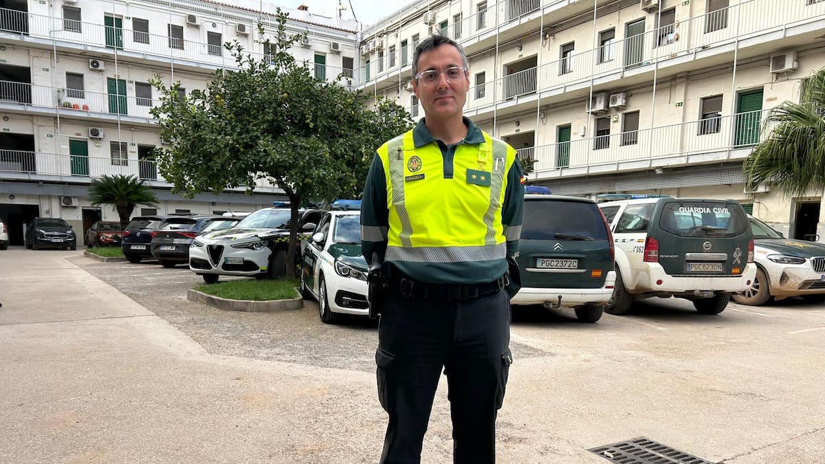 La historia de un Guardia Civil que salvó de la muerte a una mujer que pasó cuatro horas aferrada a una señal para evitar ser arrastrada por la riada