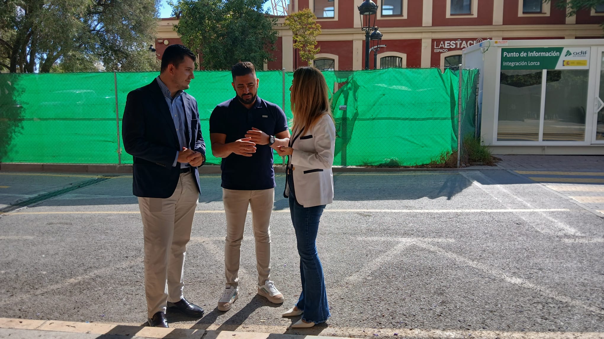 Rosa María Medina, portavoz del equipo de Gobierno local con los ediles de Totana y Puerto Lumbreras