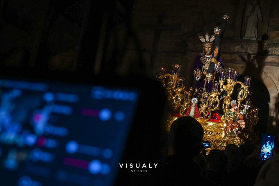 Directo desde la salida de El Nazareno de Linares a cargo de Visualy Linares