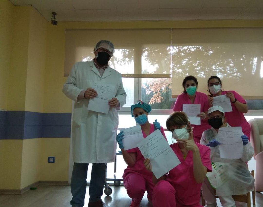 Trabajadores del centro de respiro ubicado en el barrio del Pilar de la capital