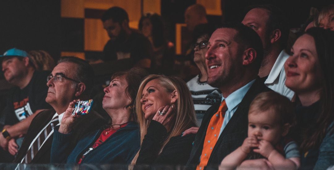 Imagen de Beth McLeod y su familia durante el vídeo homenaje de los Cavaliers