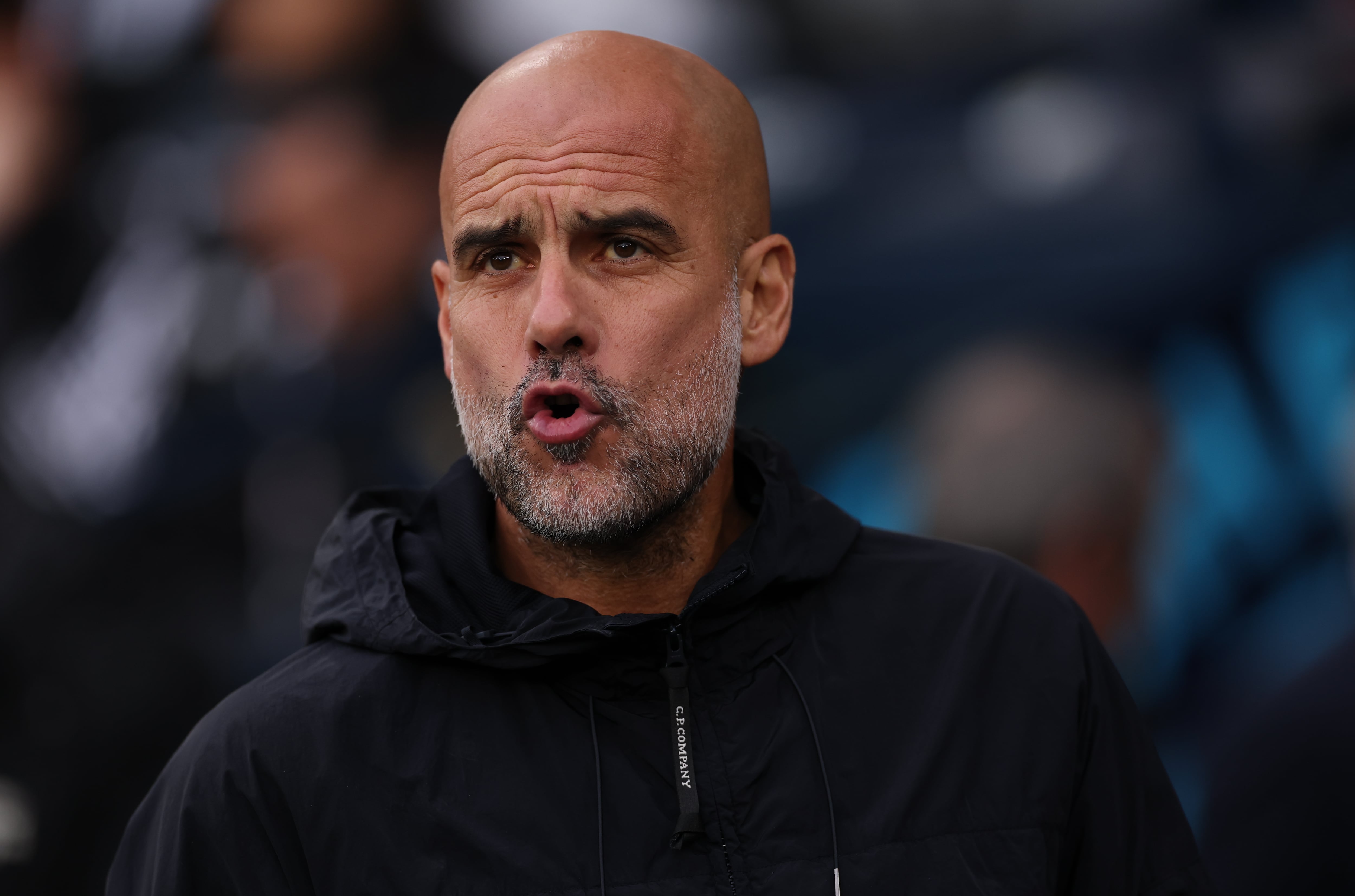 Pep Guardiola suspira durante el partido del Manchester City