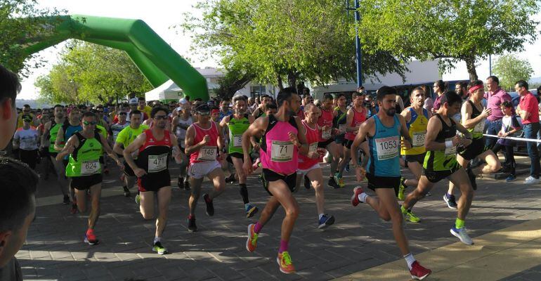 Salida de una edición anterior de la Carrera del Mortero de Vilches.