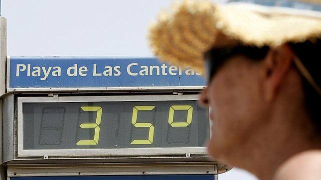 Termómetro de la playa de Las Canteras, en Las Palmas de Gran Canaria. EFE