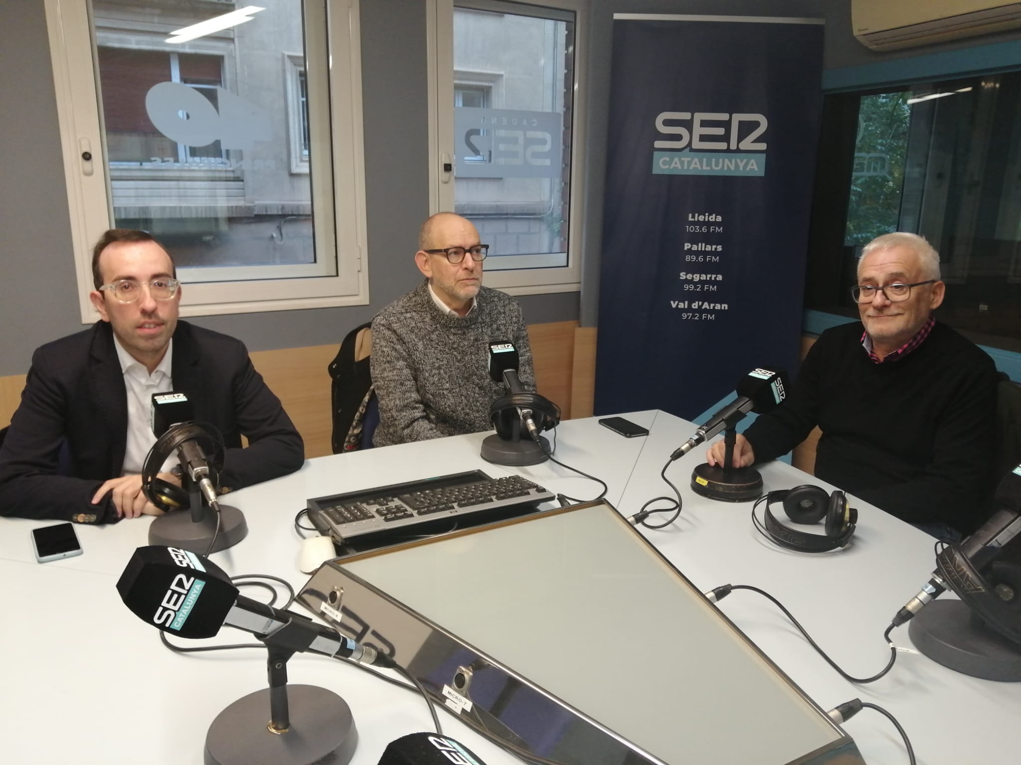 Tertúlia de regidors de la Paeria avui a Ràdio Lleida. Amb Xavier Palau, Jaume Rutllant i Jaume Sellés, en ordre per com estan asseguts a l'estudi 1 de Ràdio Lleida.