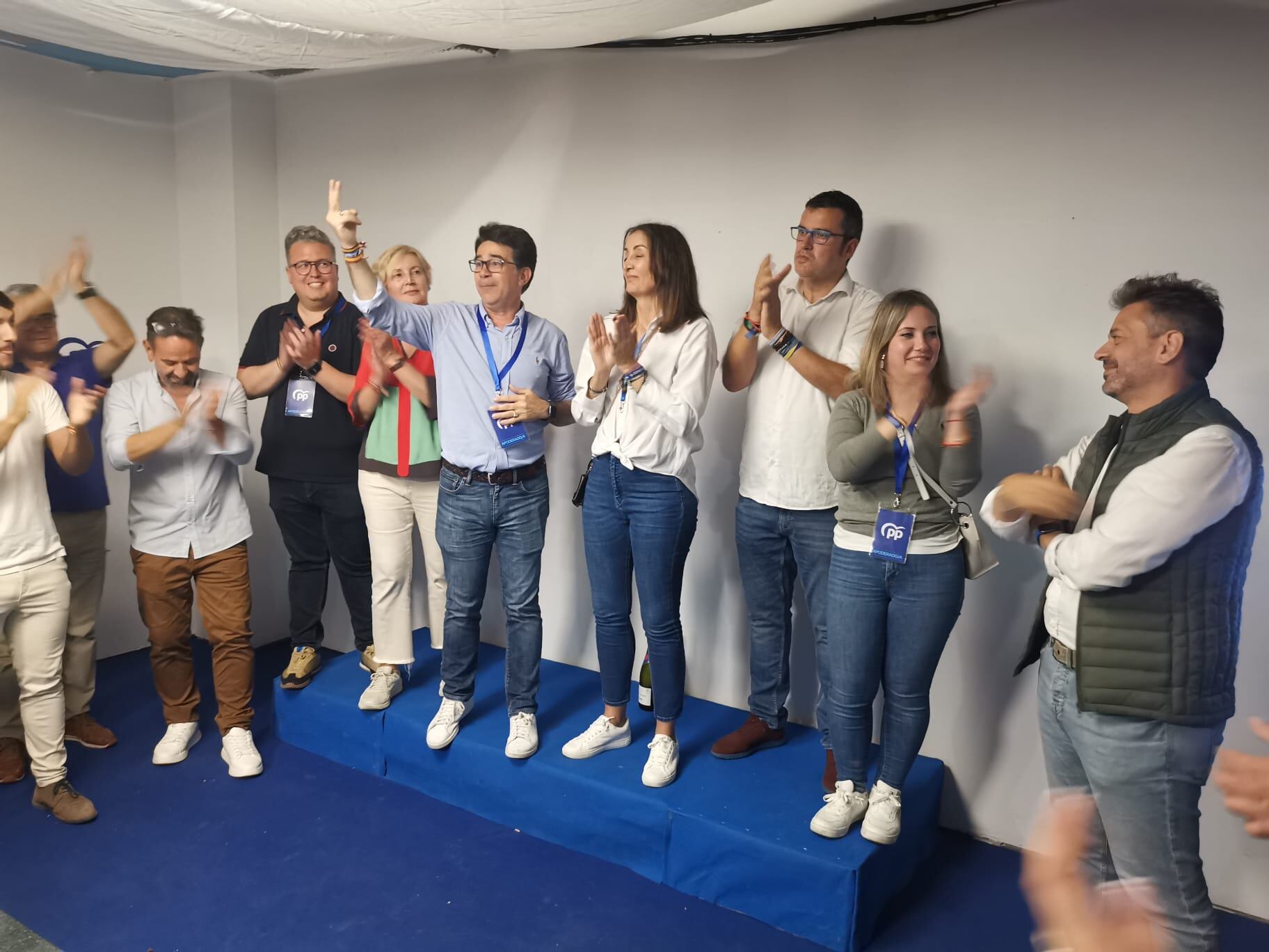 Pachi Pascual, candidato del PP de San Vicente celebra la victoria de las elecciones. Foto: Daniel Rodríguez