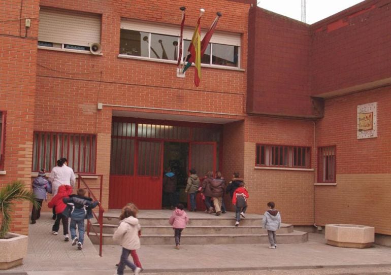 Fachada de un colegio en Alcorcón 