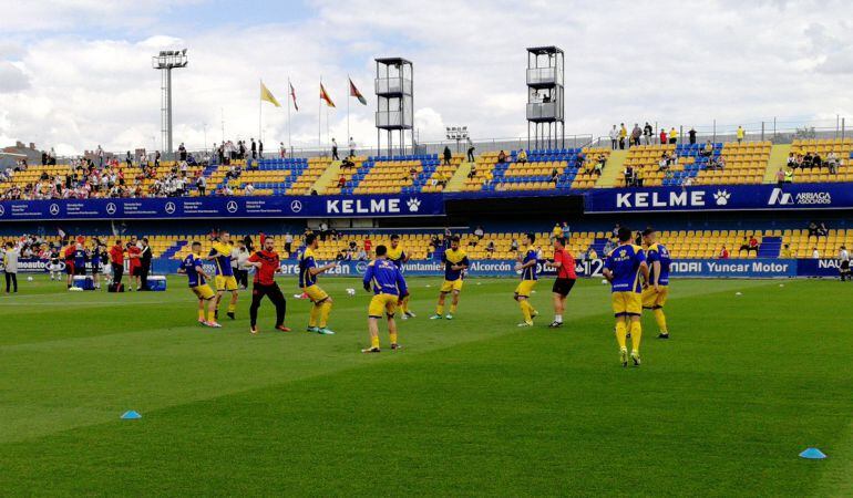 Calentamiento antes del partido entre el AD Alcorcón y el Rayo Vallecano