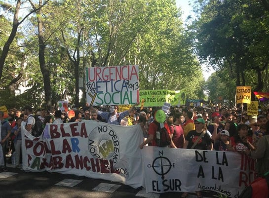 La columna que proviene del sur de Madrid pasa muy cerca del Congreso de los Diputados