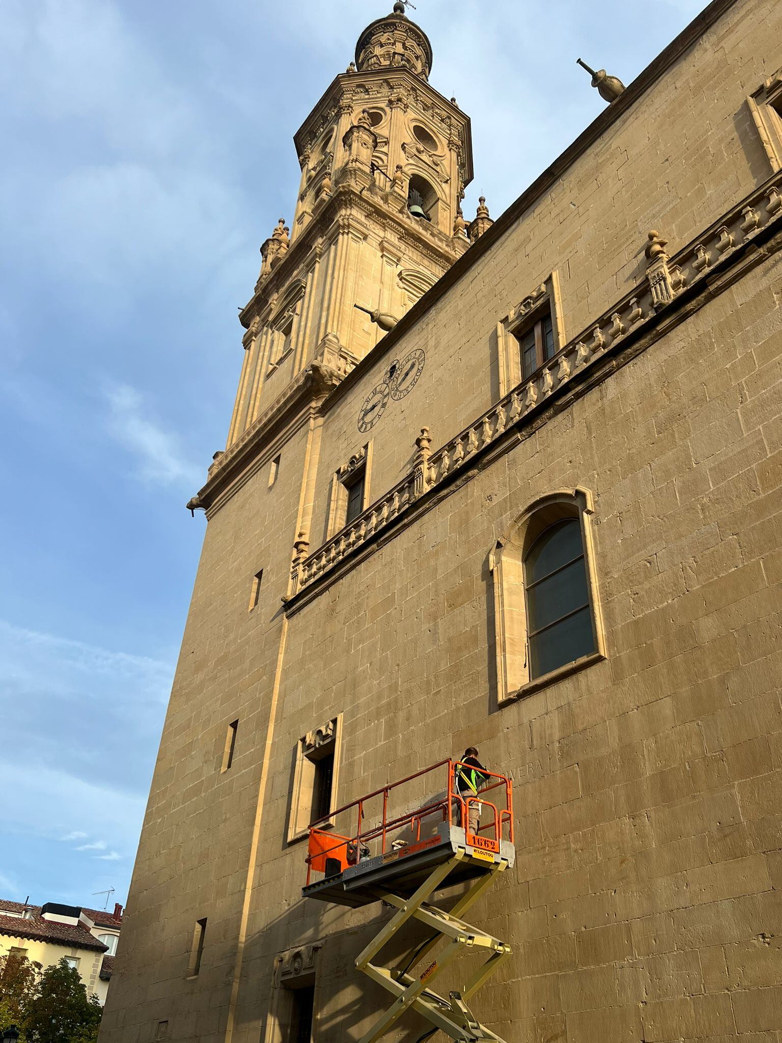 Comienzan las actuaciones para eliminar las inscripciones franquistas de La Redonda