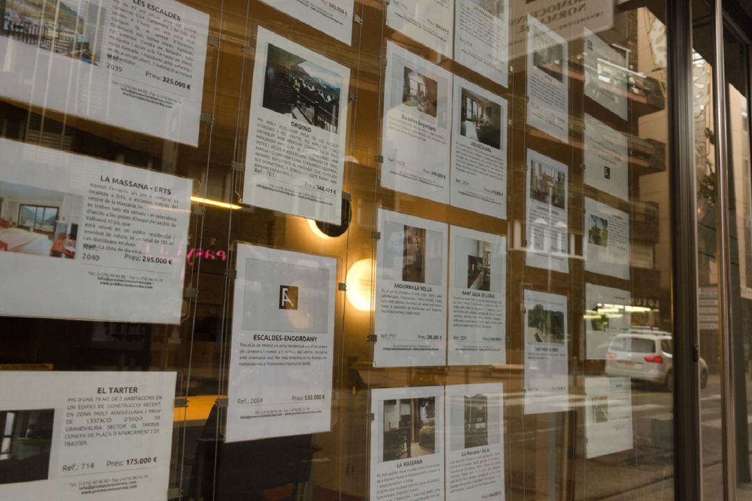 Ofertes de pisos en una immobiliària de la capital