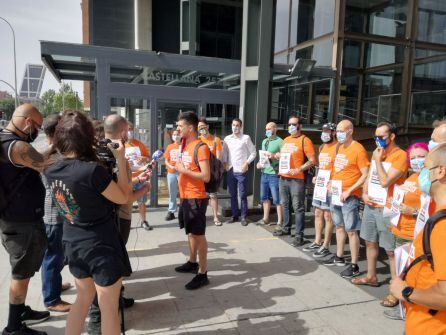 Protesta ante la sede de Fidere