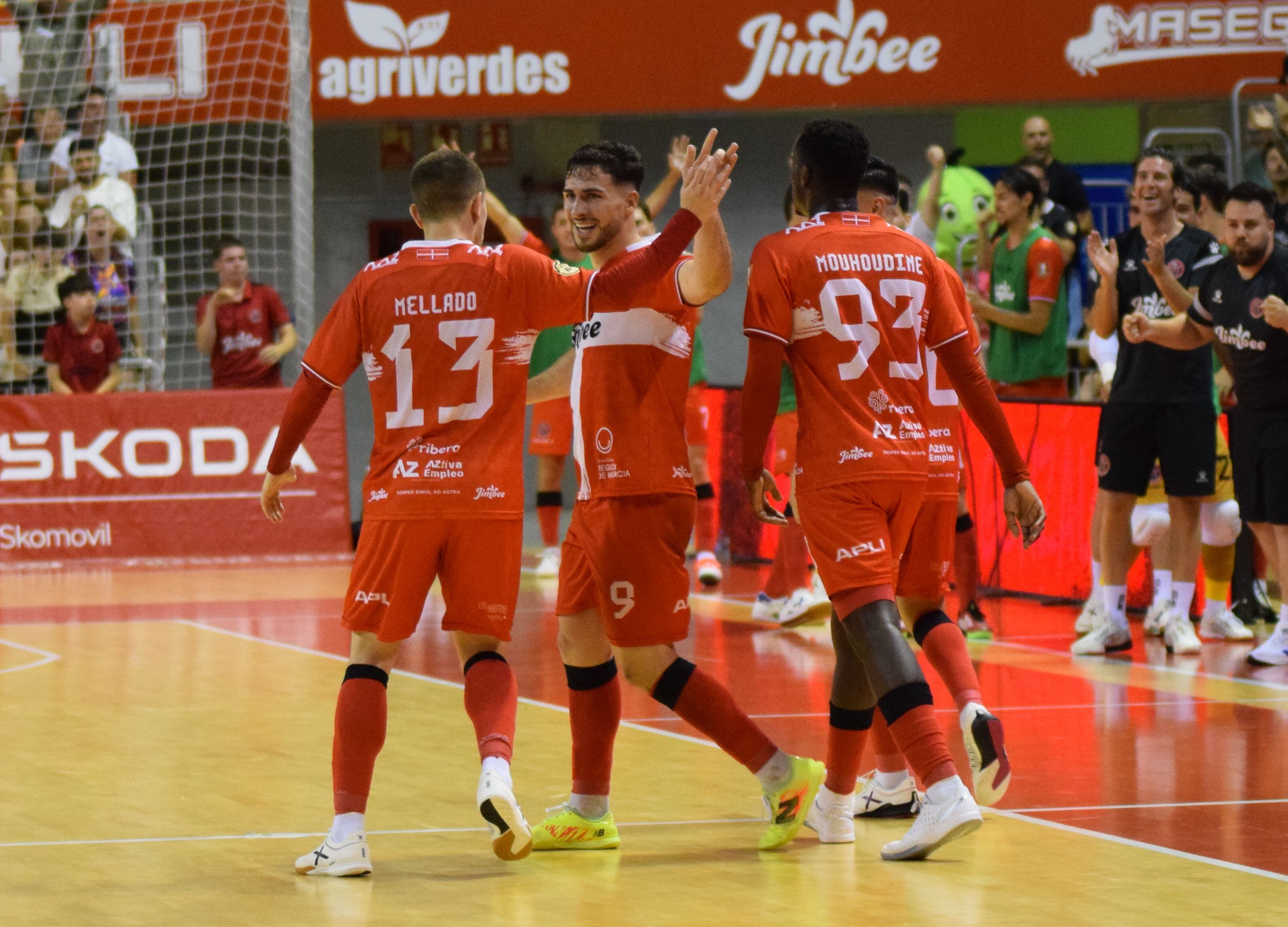 La plantilla de Jimbee celebra uno de los goles a ElPozo