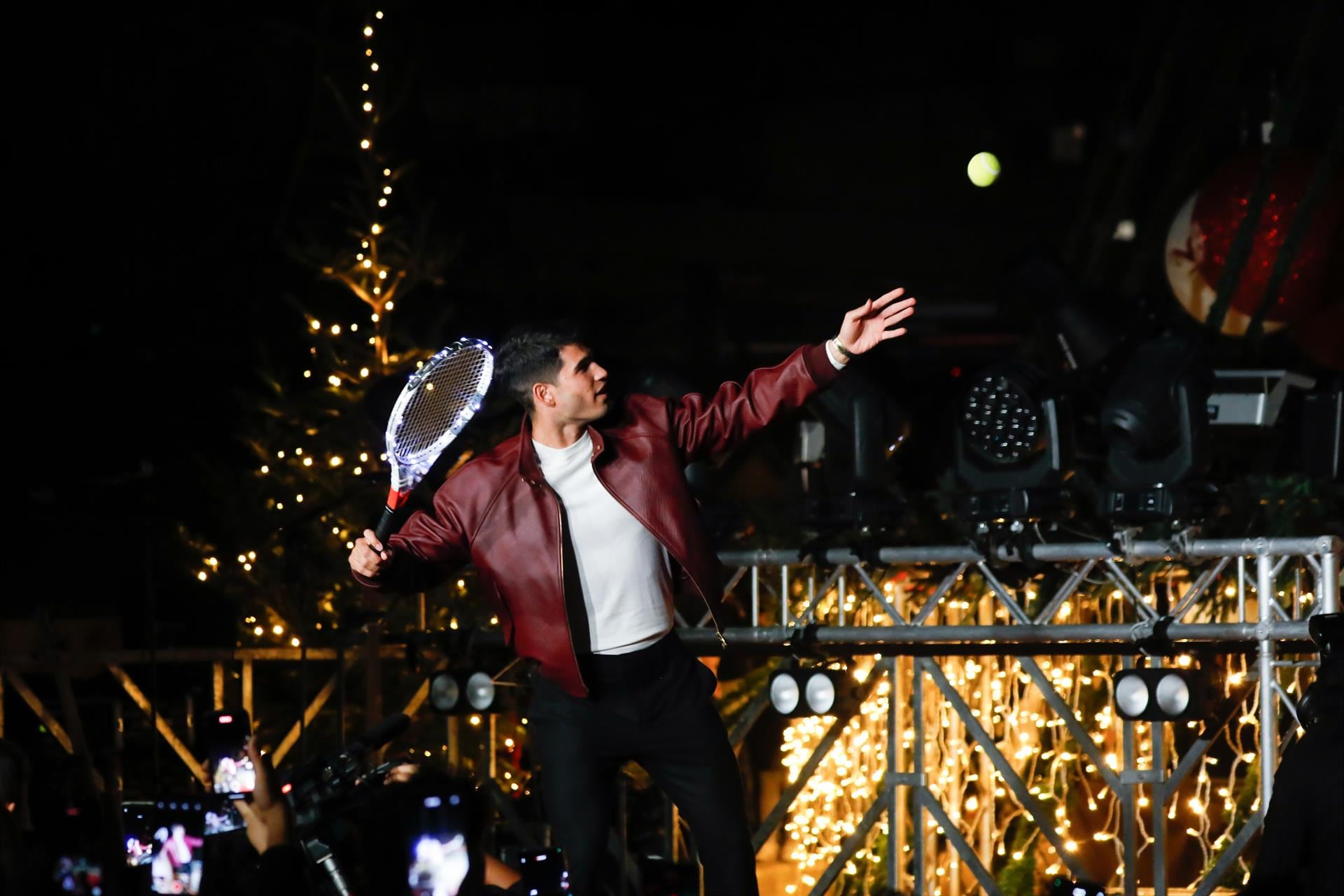 Carlos Alcaraz enciende el árbol de Navidad de Murcia