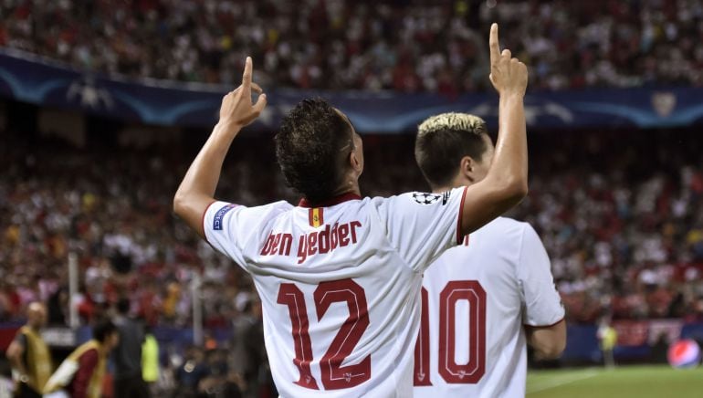 El delantero francés del Sevilla Ben Yedder celebra el gol marcado ante el Olympique de Lyon.