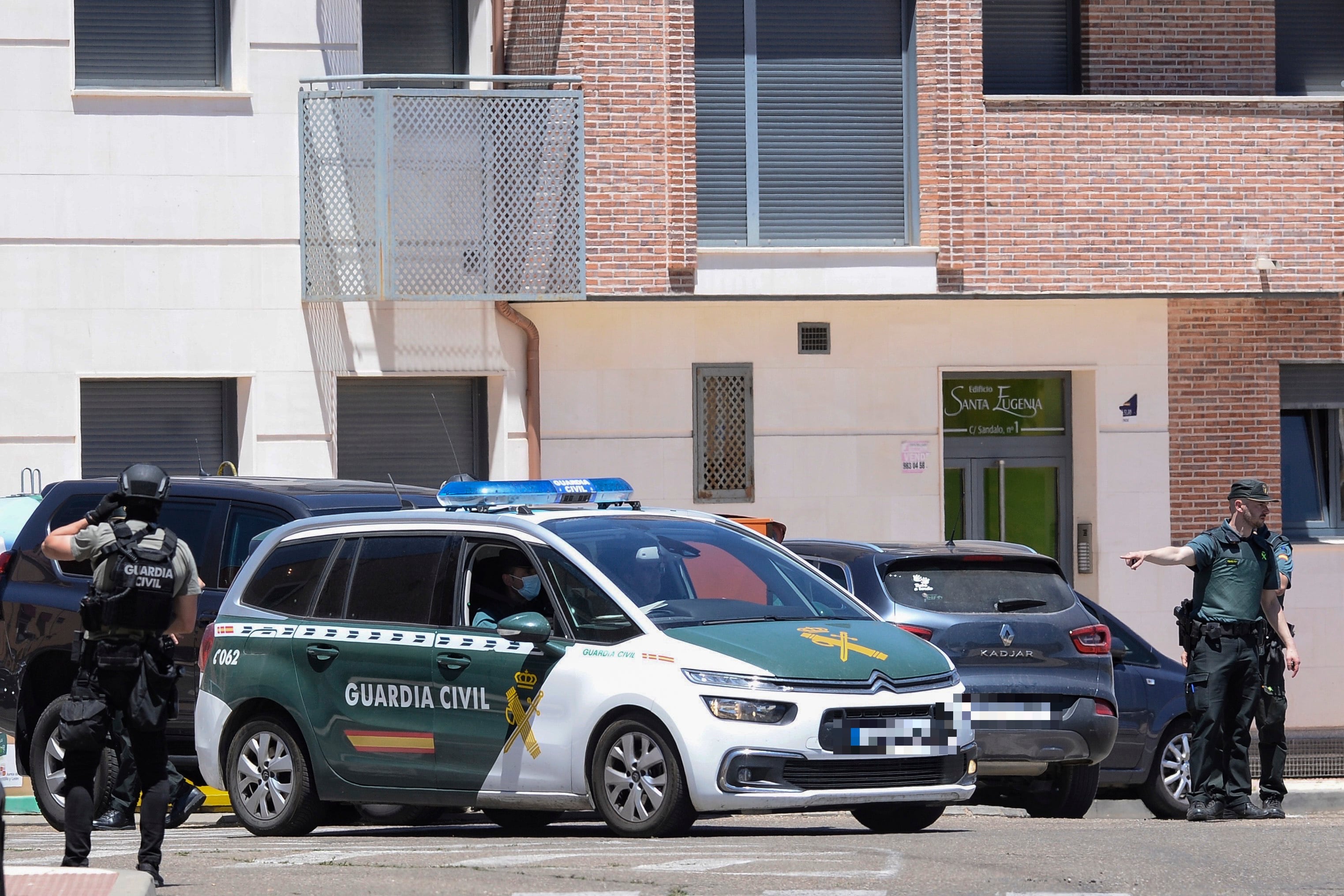 La Guardia Civil investiga un homicidio en la localidad vallisoletana de Santovenia de Pisuerga. EFE/Nacho Gallego