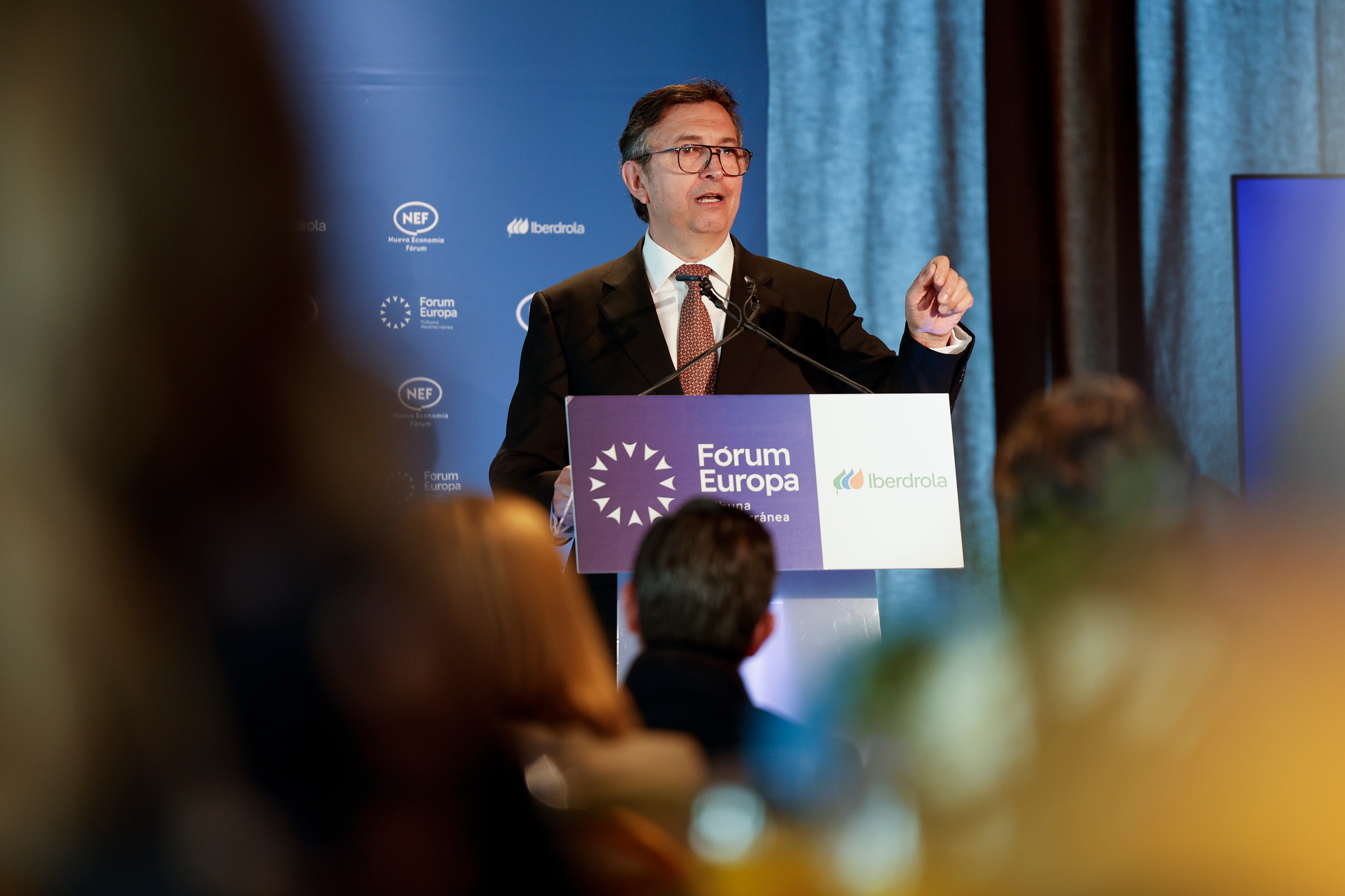 VALENCIA, 27/04/2026.- El presidente de la patronal autonómica valenciana (CEV), Vicente Lafuente (i), participa en el Fórum Europa Tribuna Mediterránea presentado por el presidente de la CEOE, Antonio Garamendi.