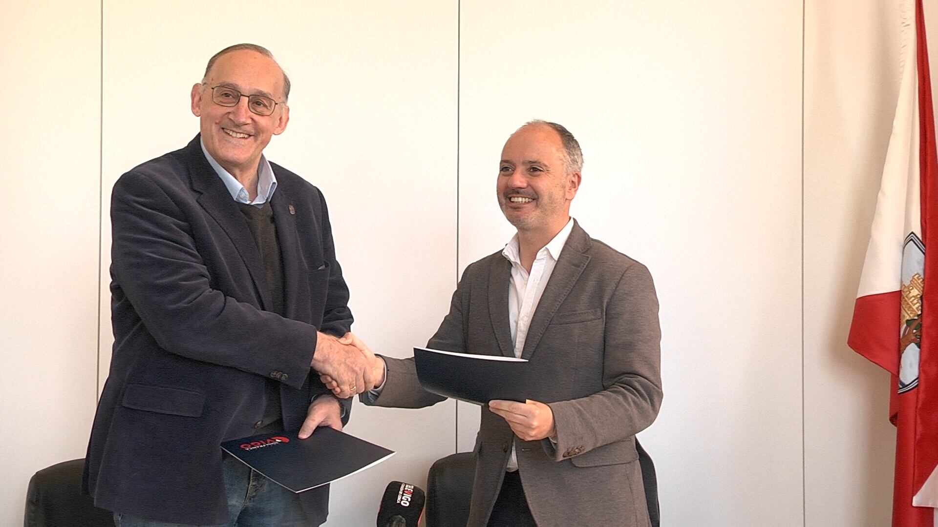 El rector de la Universidade de Vigo, Manuel Reigosa y el delegado de estado de Zona Franca, David Regades.