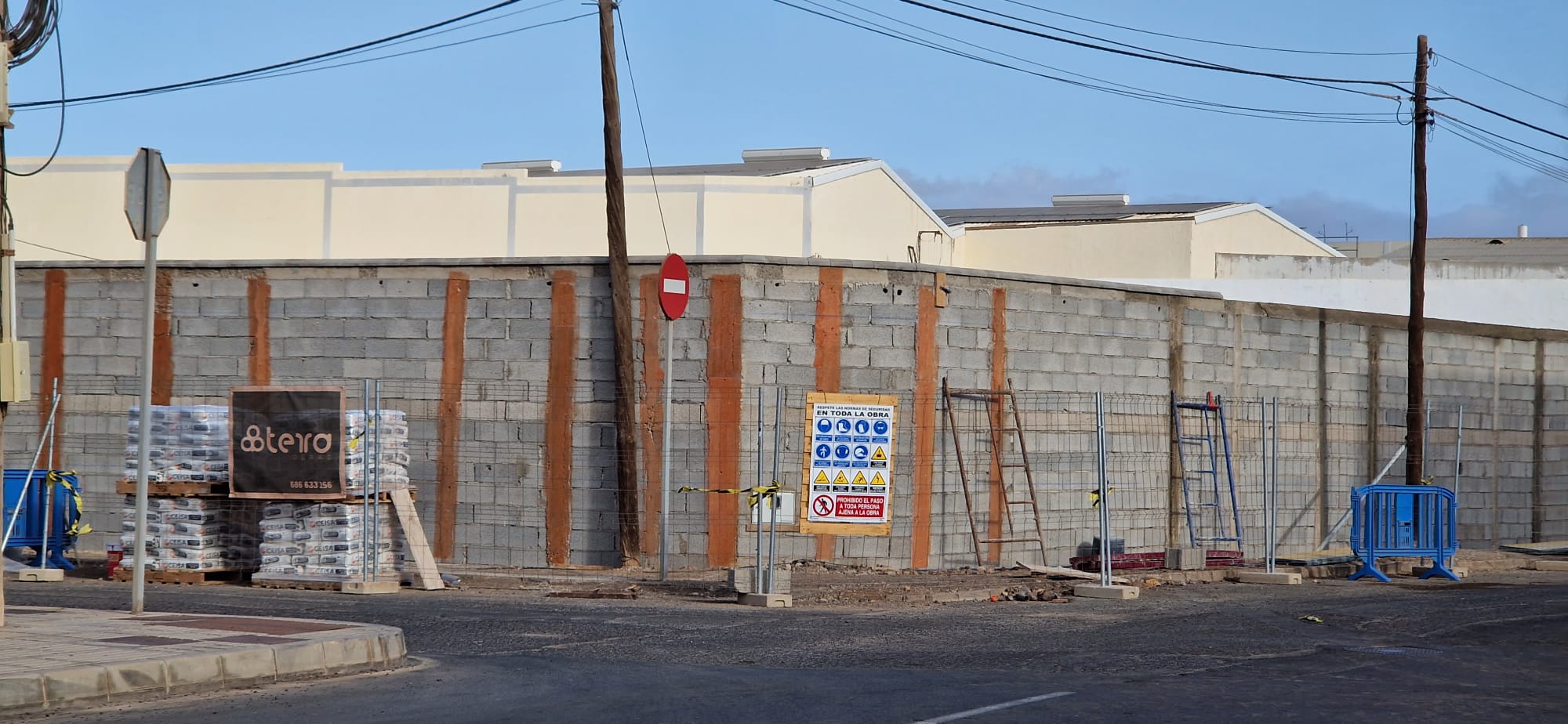 Obras de amurallado en el Centro de Atención Temporal Extranjeros (CATE) de Arrecife.