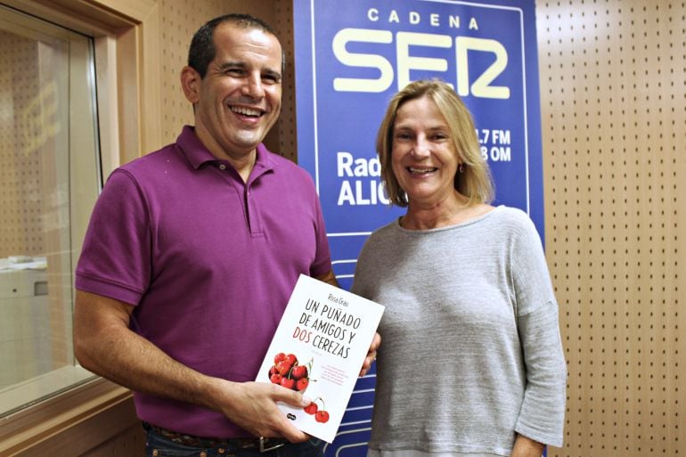 Carlos Arcaya y Rosa Grau en el estudio de Hoy por Hoy Alicante