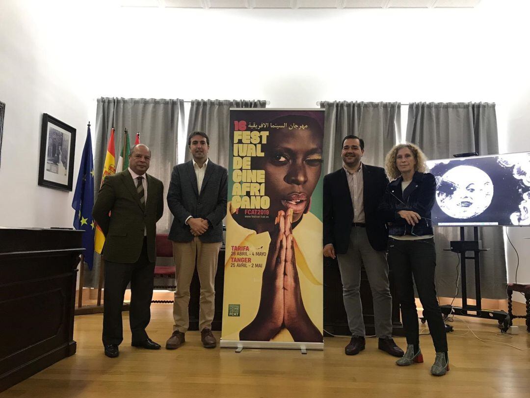 Un momento de la presentación del Festival de Cine Africano con el cónsul del Reino de Marruecos en Algeciras, Abdelfettah Lebbar, el alcalde de Tarifa, Francisco Ruiz, el diputado provincial de Cultura, Salvador Puerto y la directora del Festival, Mane Cisneros.