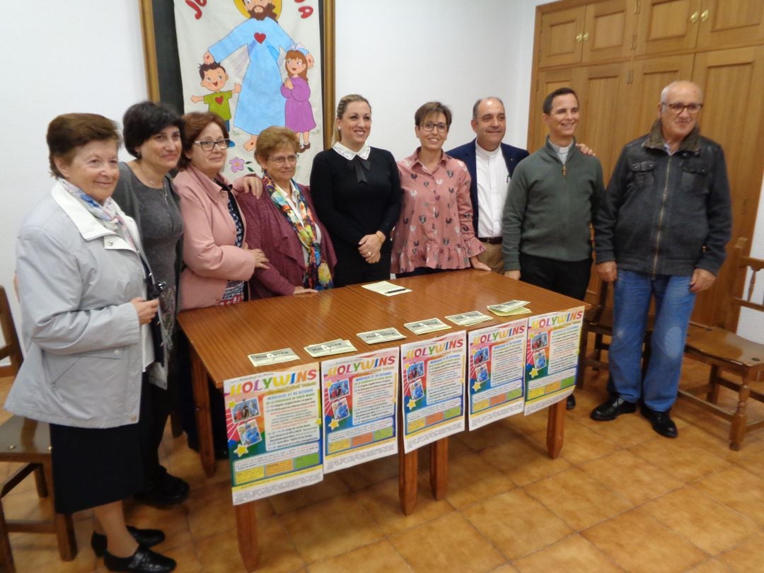 Parte de los laicos y religiosos que han preparado esta fiesta