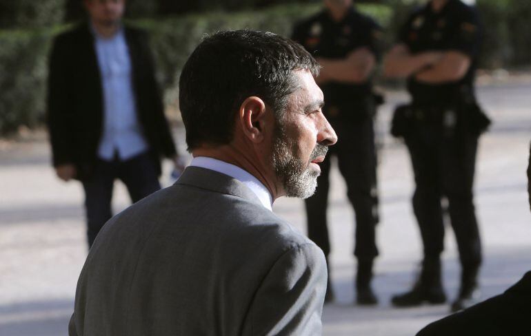 El mayor de los Mossos d&#039;Esquadra, Josep Lluís Trapero (c), regresa a la Audiencia para conocer la decisión de la juez 