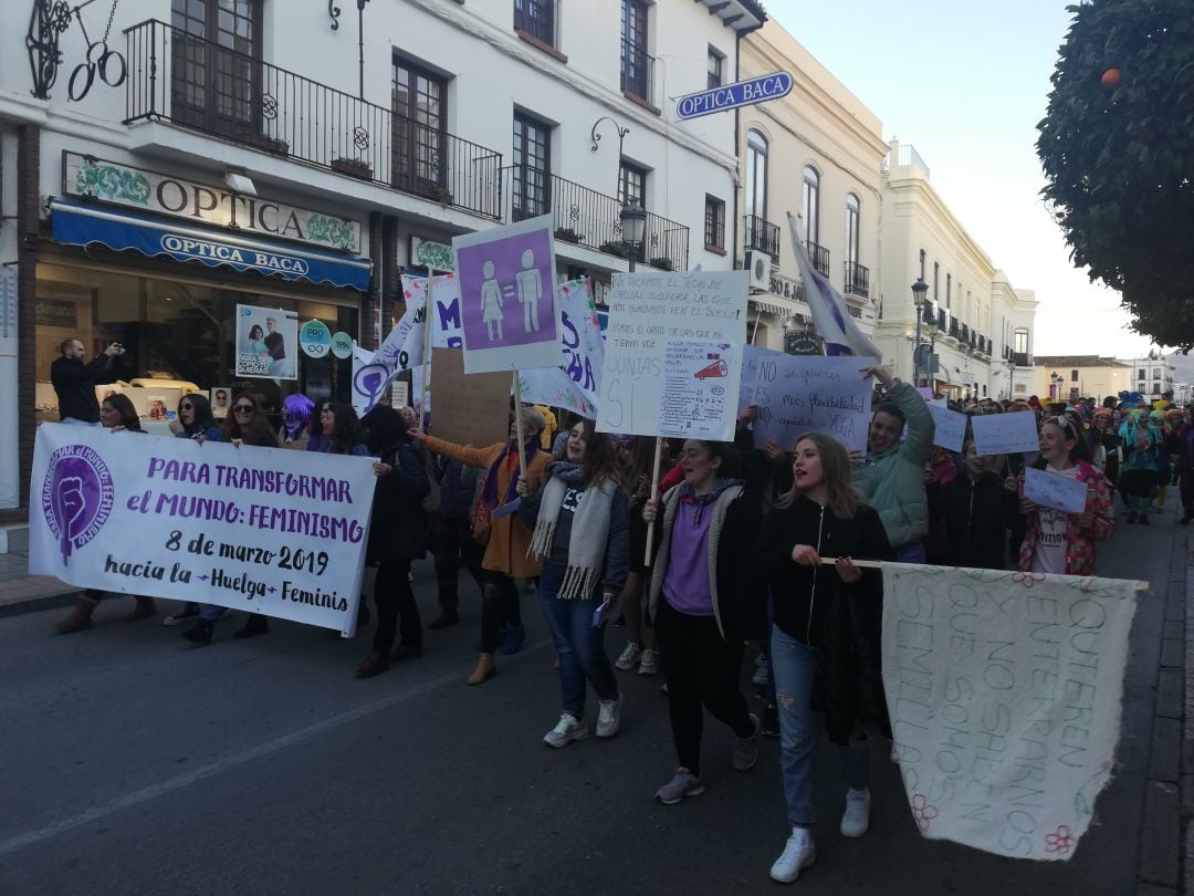 Cabecera de la marcha en la calle Virgen de la Paz 