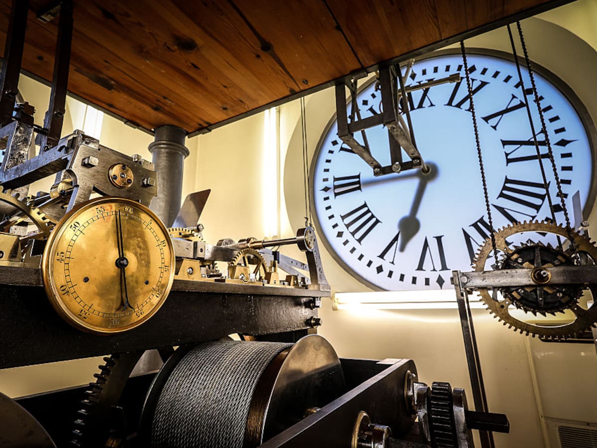 A contrarreloj: los relojes que aún necesitan manos para el cambio de hora
