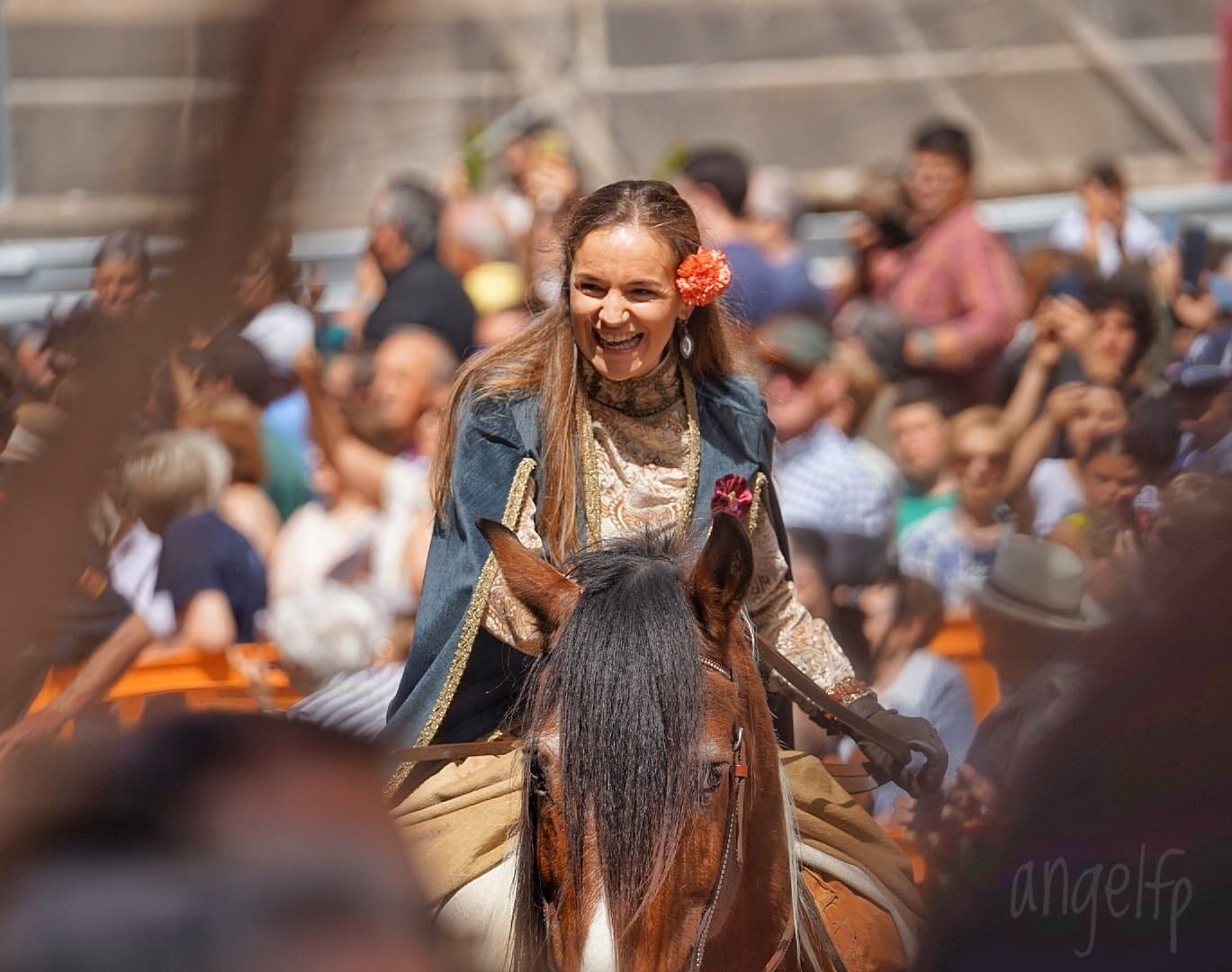 Lucía Guillén ya forma parte de la Escuadra de Caballería del Primer Viernes de Mayo. Autor angelfp