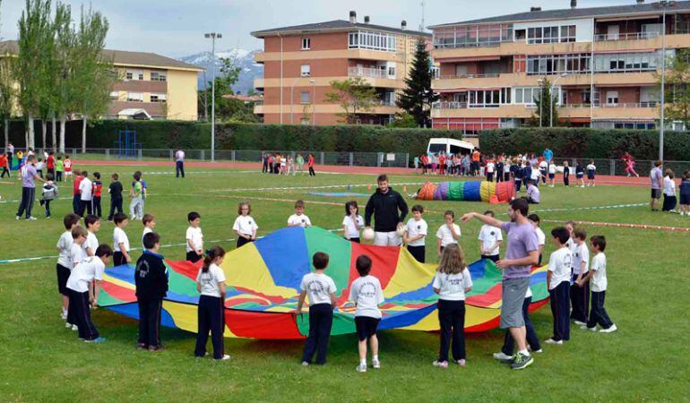 Profesores y pedagogos apuestan por una escuela pública integradora, solidaria, democrática y dialogante para aprender en familia