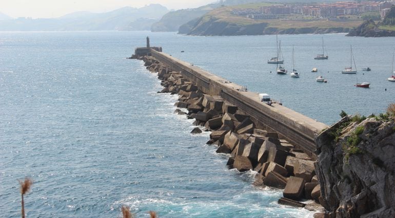 Rompeolas de Castro Urdiales.