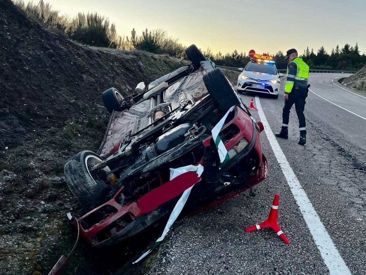 Herido grave tras salirse de la vía y volcar con su coche en Vilardevós