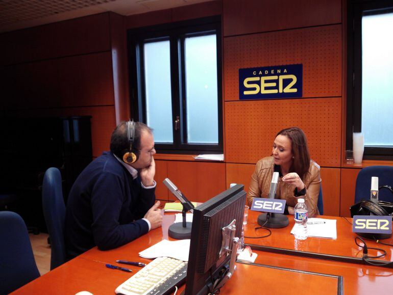 La consejera de Educación, Mayte Pérez, en los micrófonos de Radio Zaragoza