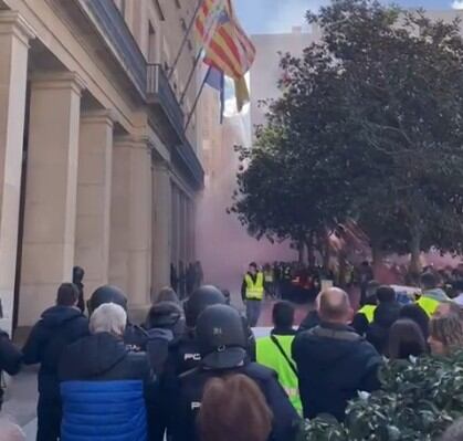 Momentos de tensión en la Delegación del Gobierno de España en Aragón