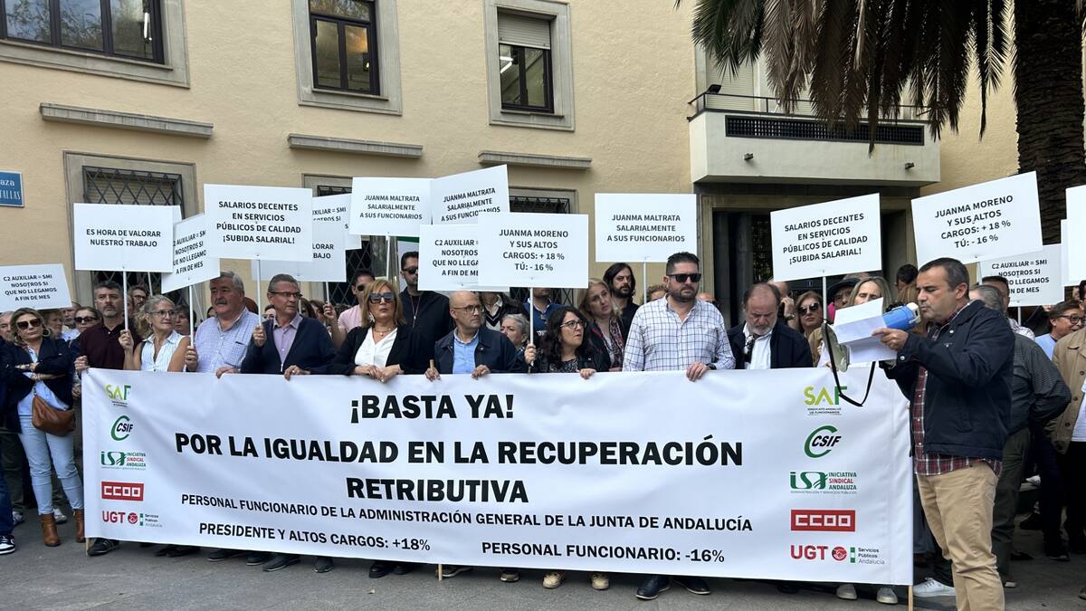 Los funcionarios de la Junta aseguran que han perdido un 16% de poder adquisitivo