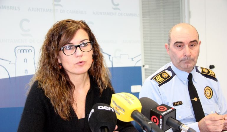 L&#039;alcaldessa de Cambrils i el cap de la policia local.